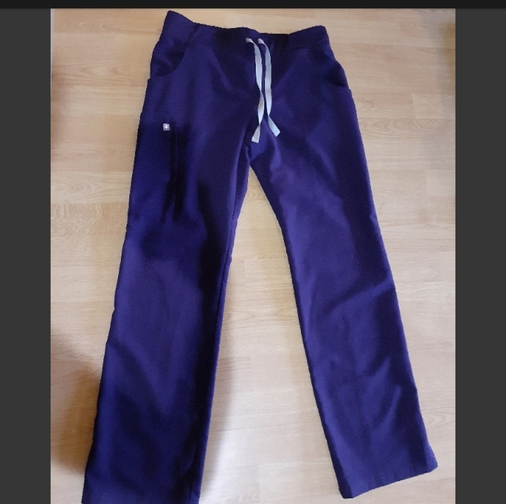FIGS Scrubs Womens